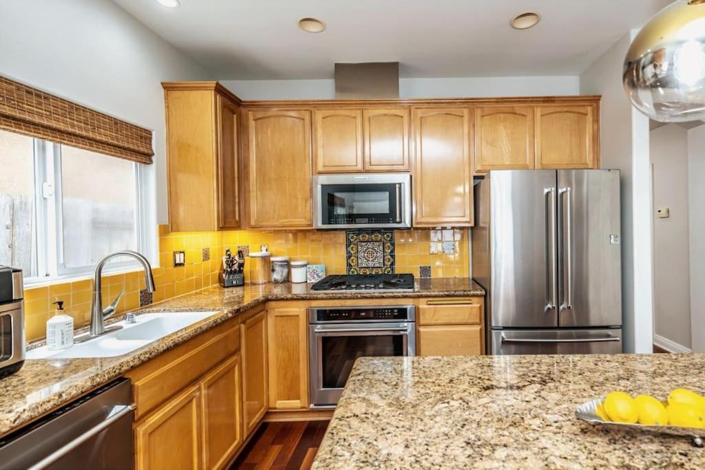 The White Beach House Of Huntington هونتينغتون بيتش، أورانج، كاليفورنيا المظهر الخارجي الصورة